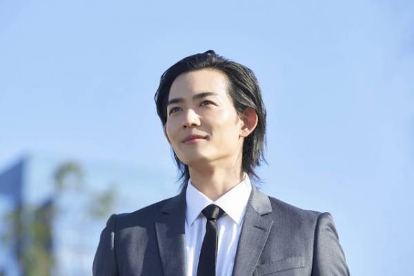 「スタンドUPスタート」、“大陽”竜星涼のスーツ姿に「どのスーツも似合いすぎ」などの声殺到