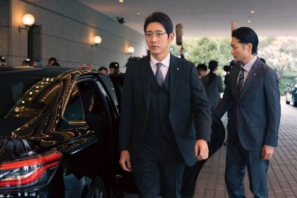 「スタンドUPスタート」、“大陽”竜星涼のスーツ姿に「どのスーツも似合いすぎ」などの声殺到