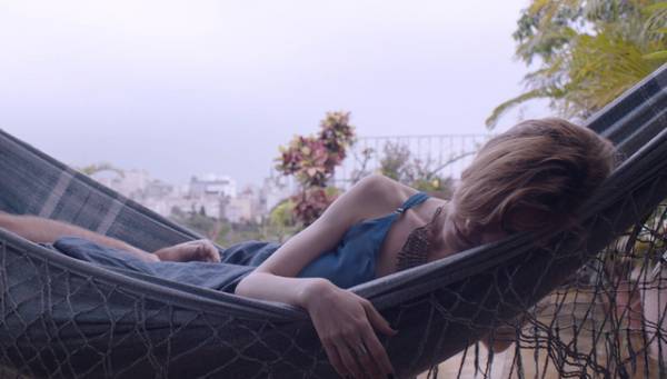 不安と楽観が入り交じる『ピンク・クラウド』映像公開 円城塔ら寄稿の豪華パンフレット発売も