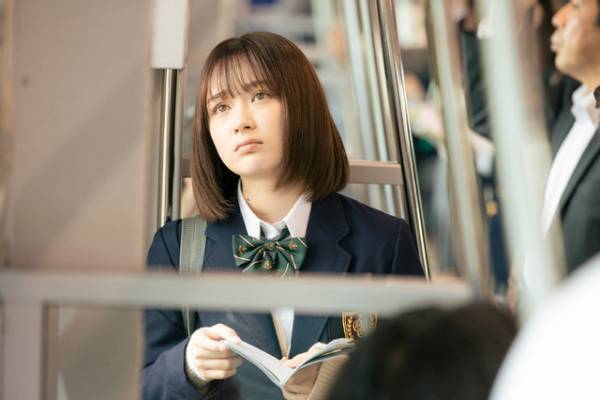 畑芽育、コメディエンヌとしての魅力を発揮『なのに、千輝くんが甘すぎる。』場面カット