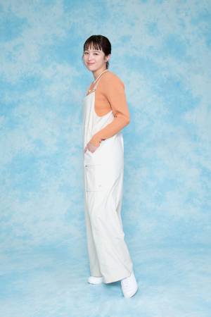 清野菜名主演、岡田惠和脚本ドラマ「日曜の夜ぐらいは...」4月スタート