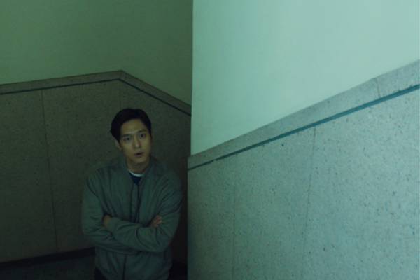 『別れる決心』でコメディアンと俳優を両立させるキム・シニョンに注目