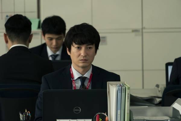 曲者揃いのキャラクターと真剣な撮影現場の表情『シャイロックの子供たち』メイキング＆場面写真