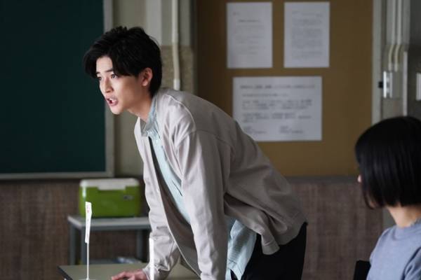 「女神の教室」第3話、前田旺志郎“桐矢”、河村花“向日葵”と前田拳太郎“水沢”の三角関係に注目集まる