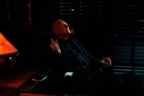 アンソニー・ホプキンスが悪役に！暗殺者vs殺し屋の戦い描く『アサシン・ハント』予告編