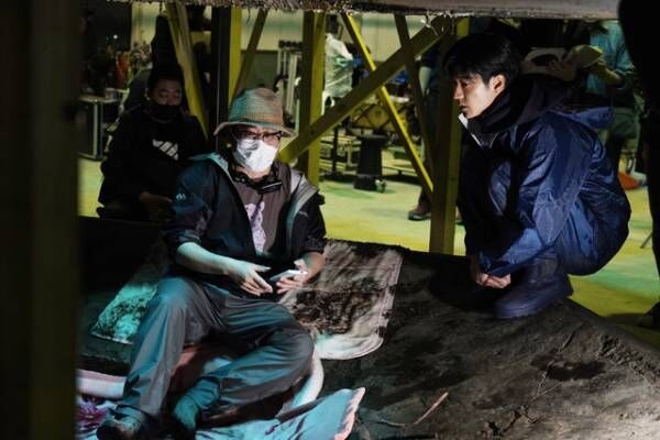 中島裕翔も「驚いた」役に向き合うメイキング写真『#マンホール』