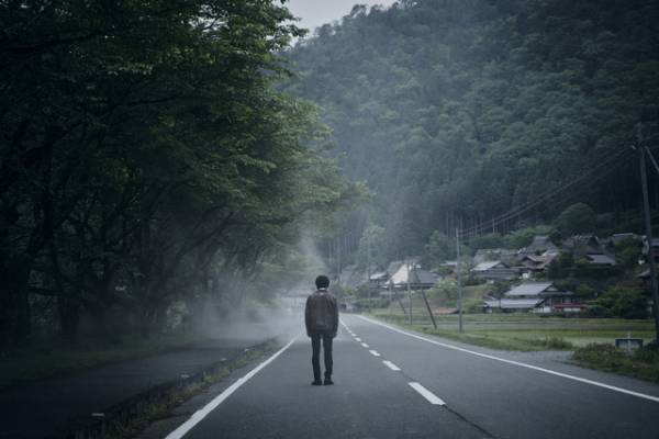 横浜流星主演『ヴィレッジ』のミステリアスな世界…場面写真公開