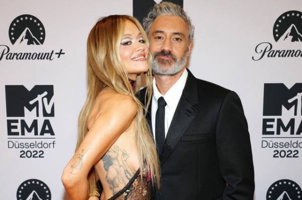 リタ・オラ、タイカ・ワイティティ監督と結婚したことを認める「いつか盛大なパーティーを…」