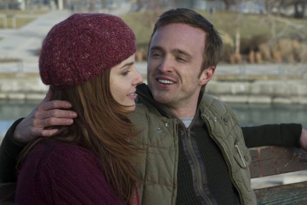 アーロン・ポール、生活が一変する役柄を丁寧に演じる『もう、歩けない男』場面写真解禁