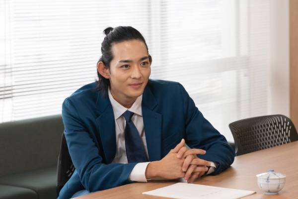 「スタンドUPスタート」3話、山下美月“羽賀”のスーツの色の変化に「一歩踏み出した」…SNSにコメント多数