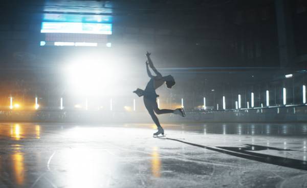 幻想的なアイスショーシーン解禁『ICE ふたりのプログラム』本編映像