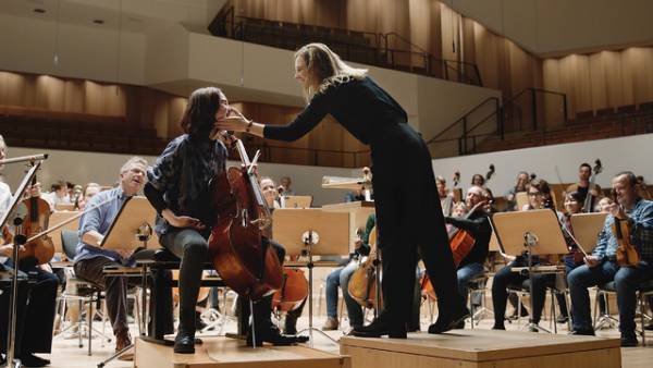 ケイト・ブランシェット、圧倒的なカリスマ指揮者ぶり！『TAR／ター』場面写真解禁
