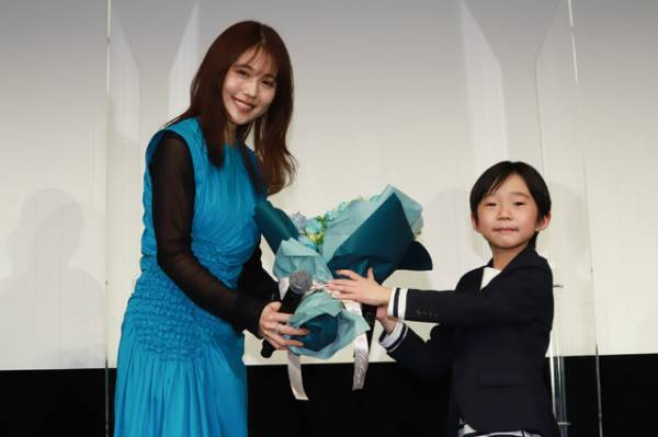 有村架純、『ちひろさん』を「生きづらいと思っている方たちにぜひ届けたい」完成披露に登壇