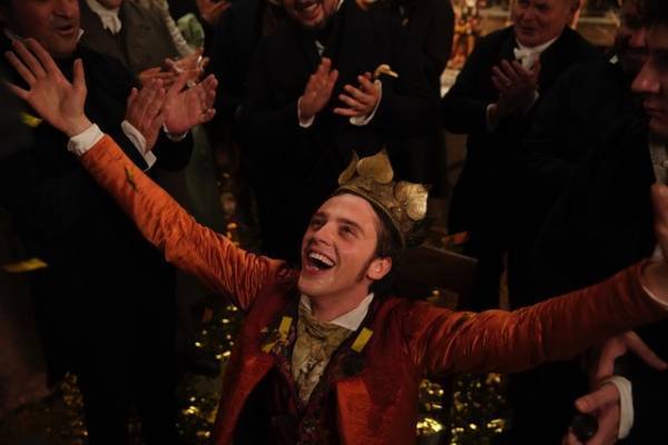 欲と虚飾と快楽にまみれた19世紀、才能ある若者が落ちぶれていく…『幻滅』場面写真