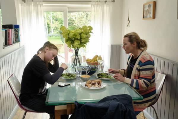 ケイト・ウィンスレット、娘ミア・スレアプレトンと本格共演で即興芝居「I AM ルース」3月27日配信