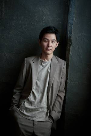 松田龍平の演技が冴えわたる！沖田修一監督とタッグ、連続ドラマW「０．５の男」初夏放送・配信へ