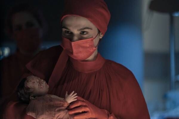 レイチェル・ワイズが双子の産婦人科医に！「戦慄の絆」Prime Videoにて独占配信