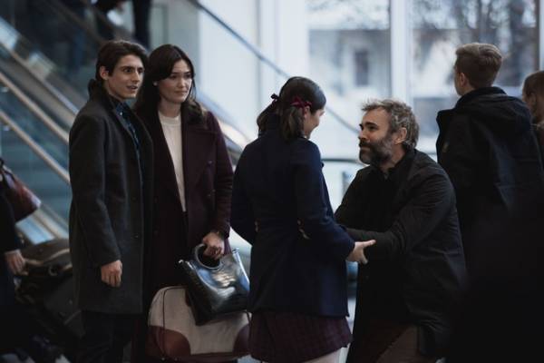 エスターの二面性が明かされる『エスター ファースト・キル』場面写真