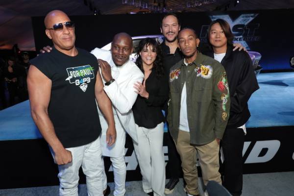 ブーストでヘリを撃墜！超絶アクション満載『ワイルド・スピード／ファイヤーブースト』予告映像