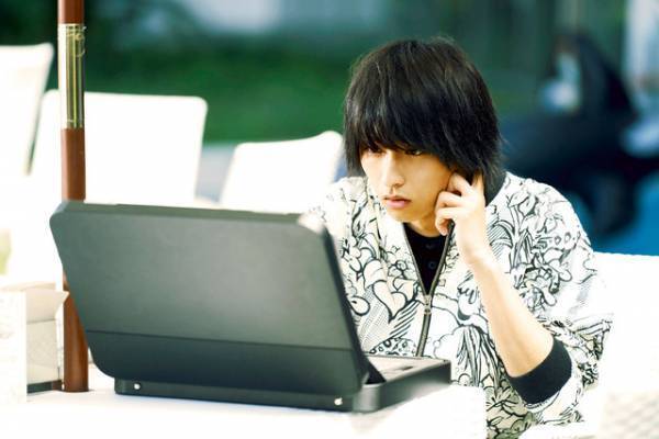 上田竜也＆奥平大兼扮する、心強い2人の“天才”に注目『映画 ネメシス』新場面写真