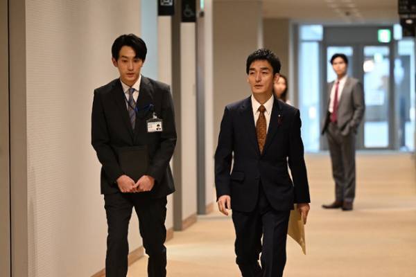 「罠の戦争」7話、草彅剛“鷲津”の元に事件の目撃者現る…その行動に「脅し方が只者じゃなかった」など疑惑の声続々