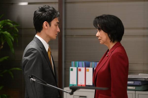 「罠の戦争」7話、草彅剛“鷲津”の元に事件の目撃者現る…その行動に「脅し方が只者じゃなかった」など疑惑の声続々