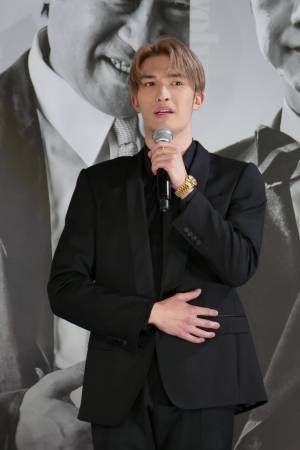 綾瀬はるか主演で「リボルバー・リリー」映画化！長谷川博己、ジャニーズJr.羽村仁成＆SixTONESジェシーも参加