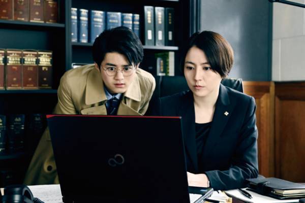 長澤まさみ＆鈴鹿央士、事件の真相を追い求める『ロストケア』場面写真