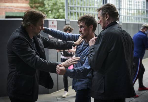 監督＆キャストがリーアム・ニーソンの貫禄の演技を絶賛『ブラックライト』特別映像