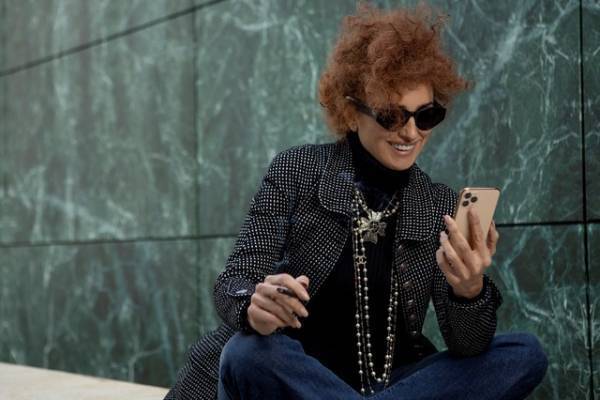 衣装提供はシャネル！ペネロペ・クルスの個性的ヘア＆ファッション『コンペティション』