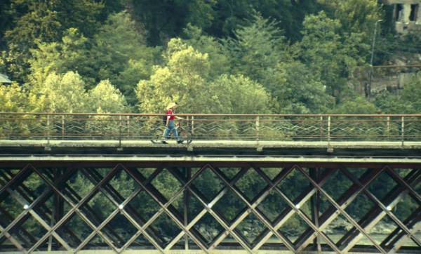 旅気分を味わう『ジョージア、白い橋のカフェで逢いましょう』ロケ地マップ＆場面写真