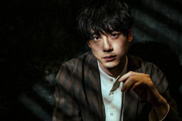 柔らかくも神秘的…“見たかった坂口健太郎”で主演『サイド バイ サイド 隣にいる人』