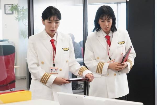 浅野忠信「ブラッシュアップライフ」第9話に登場！安藤サクラと水川あさみを見つめる…