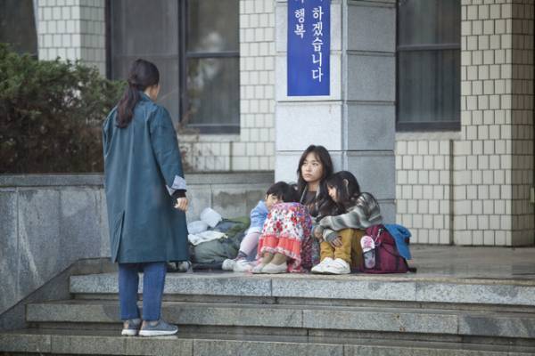 『高速道路家族』予告解禁、“訳あり経営者”演じるラ・ミランがコメント「今の私に必要な役」