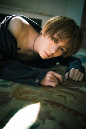 犬飼貴丈2nd写真集「蕩れ」発売　ボディペイントやメイクに挑戦