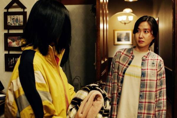 パク・ウンビンやイ・ジョンソク『THE WITCH／魔女　ー増殖ー』緊迫バトルシーンの場面写真