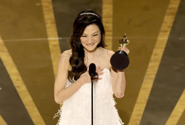 【第95回アカデミー賞】主演女優賞は『エブリシング・エブリウェア・オール・アット・ワンス』のミシェル・ヨー、アジア人俳優初の快挙！