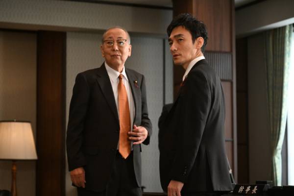 「罠の戦争」第9話、草彅剛“鷲津”の笑顔に「やっぱり黒鷲津 来ちゃった」の声、鴨井の姿と比較する投稿も