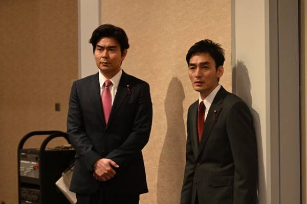 「罠の戦争」第9話、草彅剛“鷲津”の笑顔に「やっぱり黒鷲津 来ちゃった」の声、鴨井の姿と比較する投稿も