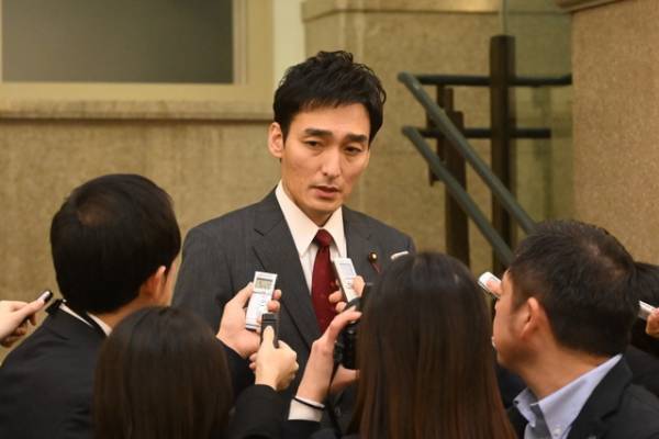 「罠の戦争」第9話、草彅剛“鷲津”の笑顔に「やっぱり黒鷲津 来ちゃった」の声、鴨井の姿と比較する投稿も