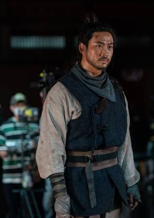 “スパイ役”オク・テギョン、迫力あるアクション披露『ハンサン』本編映像