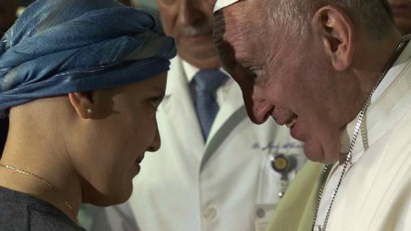 ドキュメンタリーの名匠、ジャンフランコ・ロージ監督作『旅するローマ教皇』今秋公開