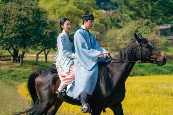 「ザ・グローリー」シン・イェウンら注目俳優集結「コッソンビ（イケメンの士）熱愛史」日韓同時配信