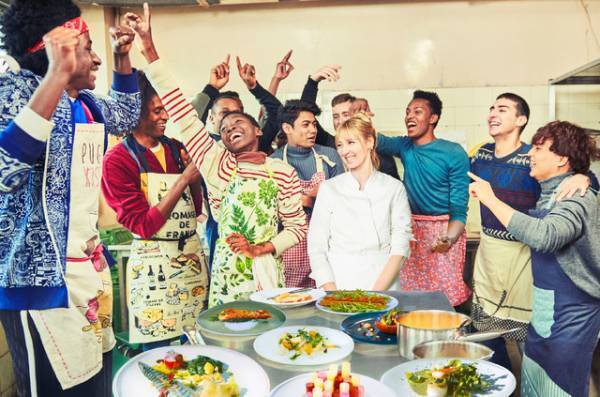 料理が繋げる移民少年とシェフの絆を描く、オドレイ・ラミー主演『ウィ、シェフ！』5月5日公開