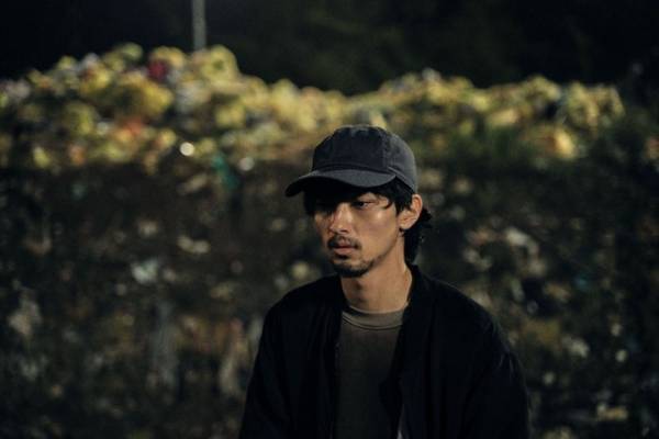 横浜流星の凄みのある表情切り取る『ヴィレッジ』新場面写真