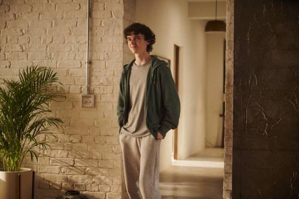 ヒュー・ジャックマン、息子役のゼン・マクグラスの演技を賞賛『The Son／息子』インタビュー映像