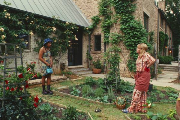 ビリー・アイリッシュ、強烈な俳優デビュー「キラー・ビー」場面写真＆LAプレミア写真到着