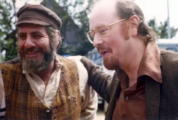 トポルが語る撮影の思い出と家族の悲劇『屋根の上のバイオリン弾き物語』特別映像