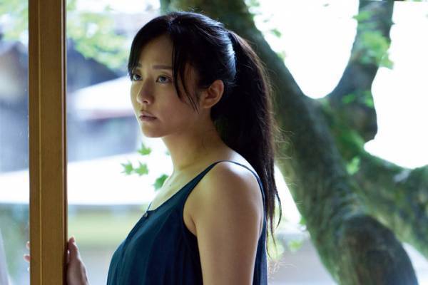 “露伴”長尾謙杜、謎めいた木村文乃との2ショット 高橋一生主演『岸辺露伴 ルーヴルへ行く』新場面写真