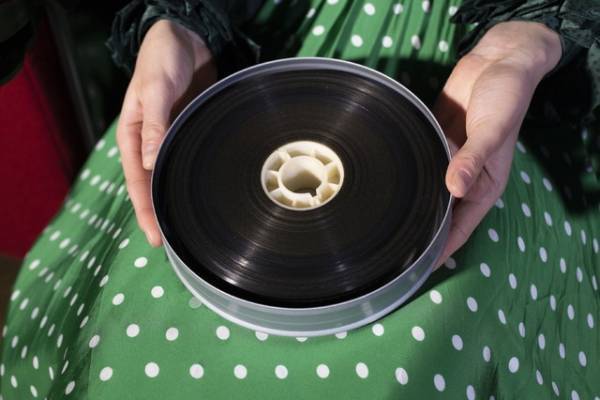 テアトルシネマグループ限定、フィルム缶デザインパッケージのバウムクーヘン＆オリジナルビール販売